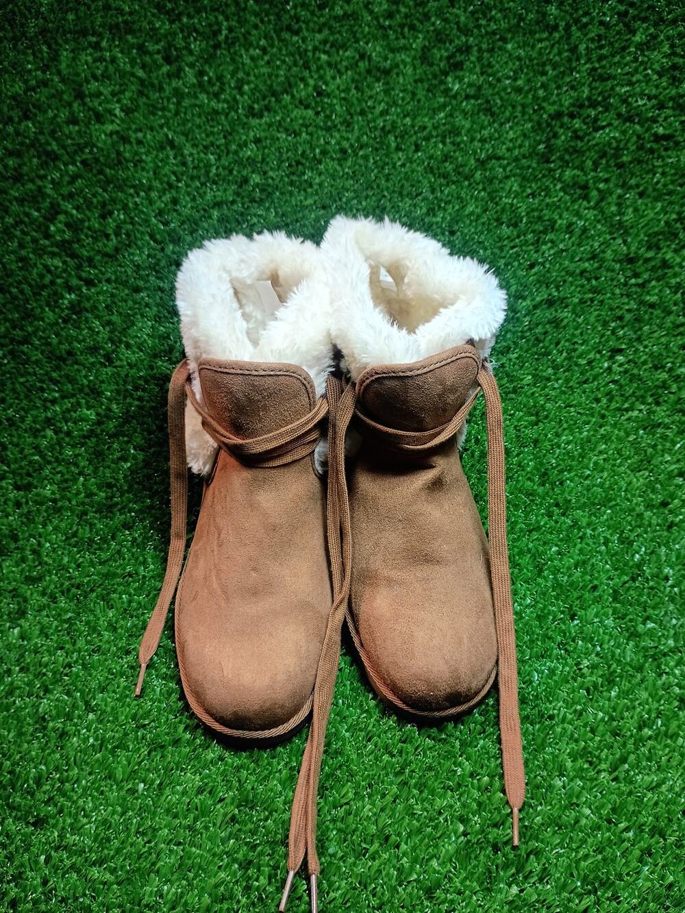 Brown Suede Makalu Winter Boots with White Faux-Fur Trim 9.5 medium